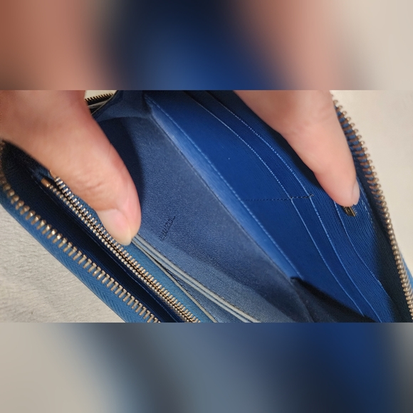 Fendi Selleria long zip. Slight fading int cloth pockets. Liggt coin residue - Picture 13 of 16